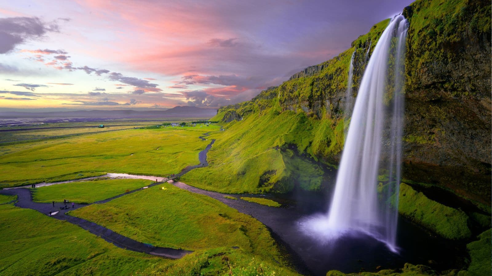 Guide to Seljalandsfoss